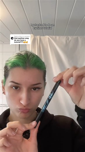 doing my eyeliner for a show 🦇