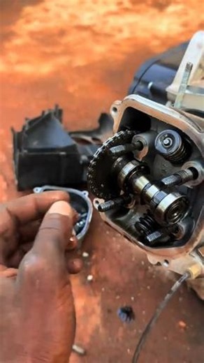 Curso Online de Mecánica de motos on Instagram: "🔧🔥 ¡Conviértete en el experto que tu moto necesita! Aprende desde cero a reparar, mantener y personalizar motos con nuestro curso online, 100% práctico y a tu ritmo 🏍💻 Haz click en el enlace de mi perfil para más detalles del curso 🔥"