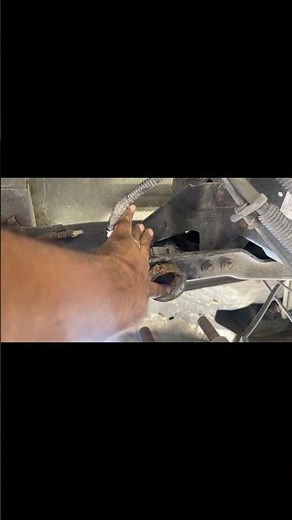 How to replace rear bump stops on 2011-2016 Ford #f250 #f450 #f350 #superduty #automobile #diy