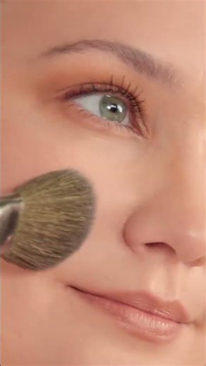 Mastering the Natural Glam Look