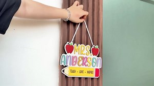 MeMate Teacher Name Sign, Teacher Door Signs, Personalized Teacher Signs for Classroom, Appreciation Gifts for Teacher, Back To School Gifts for Teachers, Wood Sign Classroom Decorations (04)