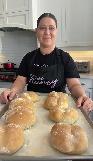 Homemade Portuguese Paposecos - Portuguese Dinner Rolls https://youtu.be/vpXG8n9oPI8 #youtubechannel #diywithnancyg #paposecos #stepbysteprecipe #homemadebread #foryoupage