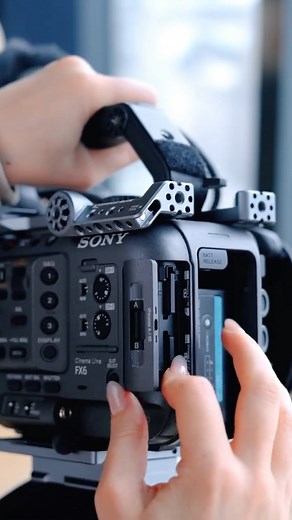 Jenny Alice Films on Instagram: "Loving this set up at the moment. Gear List: Camera: #Sony FX6 @sony.unitedkingdom Lens: Sony 16-35 PZ F4 @sonyprofilmmaking Cage: @kondorblue Matte box: @polarpro Shotgun Mic @rycoteuk CF express cards: @lexarmemory Headphones: @sennheiser HD 25 Headphones Rig: @easyrig MiniMax Lens: @siruiimaging 85mm f/1.2 #femalefilmmaker"