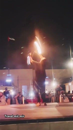 EXTREME Fire Performance 🔥 | Atemberaubende Feuer Akrobatik in Dubai #travel #travelvlog