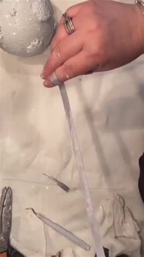 62K views · 715 reactions | Make easy bow with me in seconds! Share yours in comments ! #easybow #makeaboweasy #howtomakeeasybow | Just That Perfect Piece | Facebook