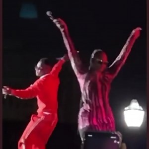 Dynamic duo #tems and #wizkid on stage together performing one of the biggest songs in Africa #essence | HipTv