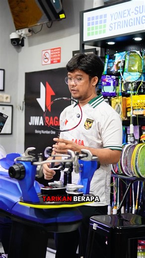 Tim stringer JIWA RAGA selalu ready mengerjakan sesuai request customer, tapi juga memberikan penjelasan jika ada resiko saat proses penyenaran☺️ Pastikan juga kamu tau kondisi raket sebelum di re-string yaa gais👌🏻 #badminton #badmintonindonesia #bulutangkis | Jiwa Raga