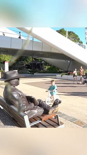 229K views · 5.4K reactions | Hello man #funnyboy #hello #kidsprank #run #funnyprank | Magician87 | Facebook