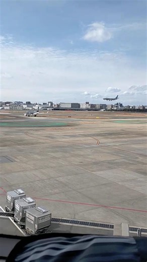 福岡空港 国内線 ANA 着陸