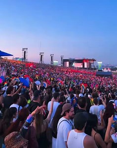 Addison Rae’s fully packed crowd at Lollapalooza Brazil.🪭