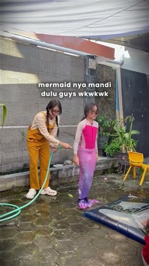 THERE'S A BEAUTIFUL MERMAID AT SAMANTHA'S HOUSE! 🧜‍♀️😱 #samantha #viral #mermaid #short