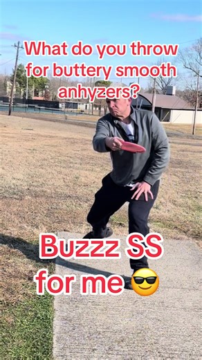 Love a good Buzzz SS throw! #discgolf #frisbee