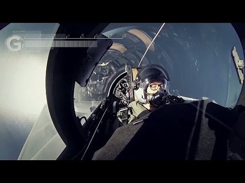 Flying lesson on a Saab JAS 39D Gripen jetfighter – cockpit video - Nyheterna (TV4)