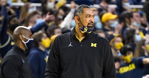 Media reacts to Juwan Howard throwing punch, setting off melee vs. Wisconsin