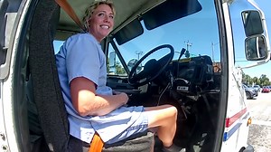 On April 12, 2025, Melbourne Police responded to a report of a USPS mail truck driving in the wrong lane. The caller told officers they followed the truck while on the phone and saw the mail carrier throwing red Solo cups out the window that smelled of alcohol... #News #bodycam #Crime #police #Arrest #policeofficer #lawenforcement #cops | Crimecamnow