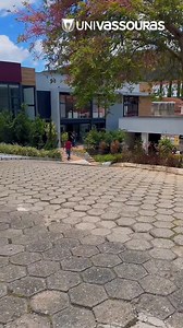 Você não escolhe só uma universidade: você escolhe onde vai construir sua carreira!🤝 Na Univassouras, a teoria sai da sala e entra na prática. - Laboratórios modernos - Estrutura completa - Ambientes pensados para o aprendizado real - aquele que prepara para o mercado, não só para provas. Cada espaço do campus existe para formar profissionais confiantes, preparados e prontos para o próximo passo! | Universidade de Vassouras