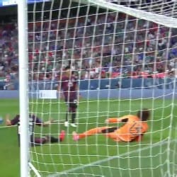 GOAL: Giovanni Reyna puts it away for USA