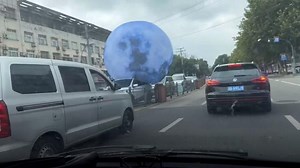 Moon-shaped balloon escapes onto busy street in China
