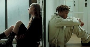 Holly Humberstone lança o single e clipe de 'Superbloodmoon'