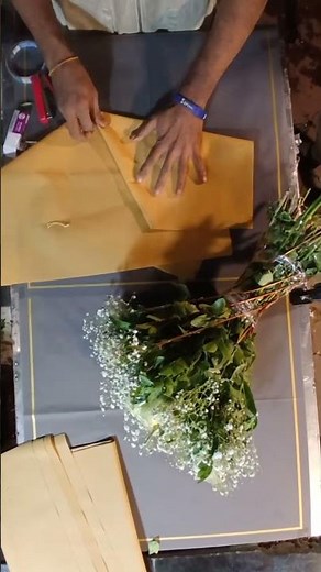 DIY - How to Make Easy Fresh Flowers Bouquet with White Roses and Gypsophila - Gift Bookey #shorts