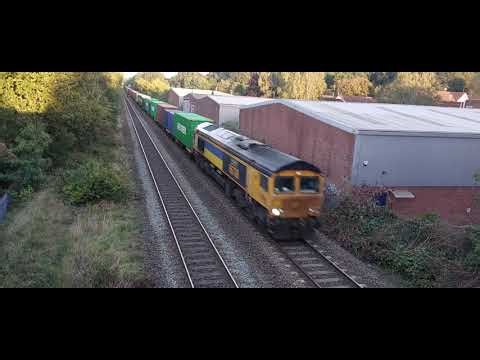 Diesel Locomotive 66708 'Glory to Ukraine' passing through Warwick