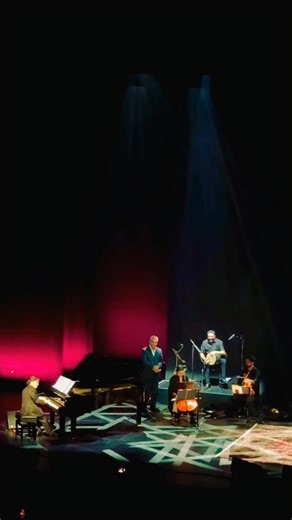 emran forouzesh on Instagram‎: "کنسرت دوبی بیست و دوم آبان ماه دوبی اپرا . پیانو:سامان احتشامی تنبک:عمران فروزش . #کنسرت #مهران_مدیری . @mehranmodiri @samanehteshami @1e.persia"‎