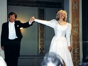 Edith Wiens  "Er, der Herrlichste von Allen"    Robert Schumann  .wav