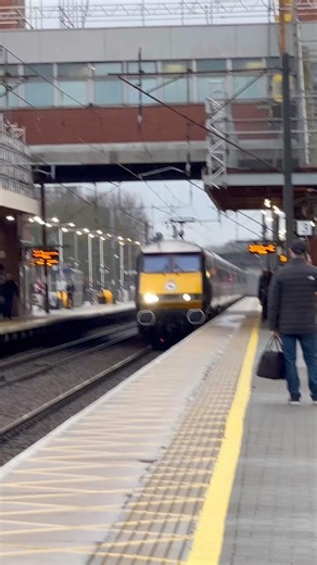 LNER class 91110 arrives into Stevenage