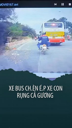 75K views · 417 reactions | Cho rằng xe con chắn mũi xe, xe bus é.p xe con rụng gương ngay trên đường phố Hà Nội  | VTVcab - Tin tức | Facebook