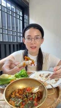 This pork crackling and caramelized fish sauce dip is a real rice thief 🥰 #dailyvlog #cooking