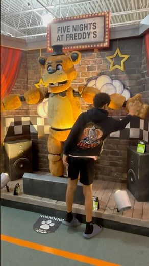 Robbie High-Fives the GIANT Fazbear Animatronic! 😱✋🐻 | Spirit Halloween 2026