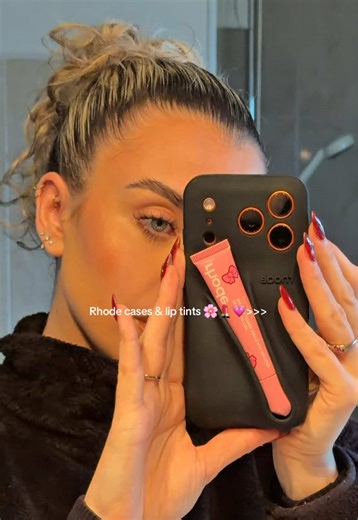 One of my fave Christmas presents 💄🫶🏻 If you love vanilla flavour you’d love this liptint @rhode skin 🎀 #rhode #rhodeliptreatment #haileybieberstyle #liptint #lippeptide
