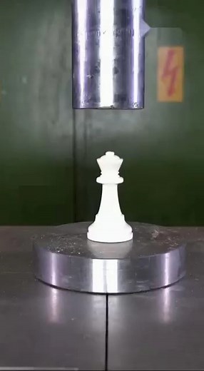 Chess Set Crush | Planet Flow