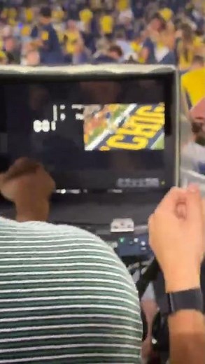 Big Ten Replay Worker Shows Fans Michigan’s Final Second ⏱️