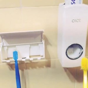 16K views · 382 reactions | Bom dia! Dispensor automático de pasta de dentes - Olet. Adorei porque você acaba economizando... Disponível no www.dealextreme.com Olet automatic toothpaste dispenser. Cool isn't it? And you can save some toothpaste. #ideiasdiferentes #differentideas #ideias #ideas #design #criatividade #bomdia #dentes #toothpaste #olet | Ideias Diferentes | Facebook
