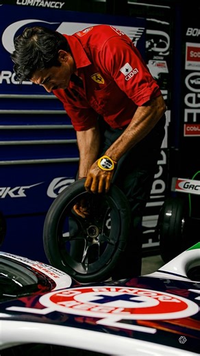 What happens when the world’s fastest men have no team to back them up? 💥 From Hamilton covered in grease to Leclerc pouring coffee in his Ferrari, every driver is now his own mechanic! 🔧😂 A chaotic, cinematic look at the paddock gone wild — no engineers, no pit crew, just pure Turbo-X energy ⚙️🔥 #PitStopAllByMyself #TurboXSeries #F1GarageChaos | TurboX