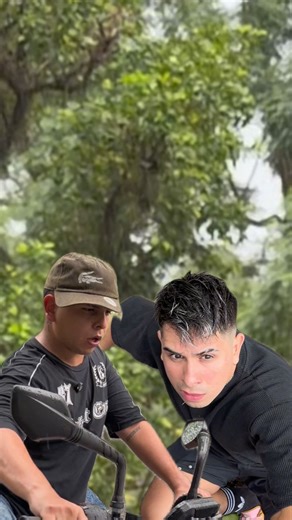 lucas coronel on Instagram: "No me di cuenta😅🤣 #humor #video #viral #comedia #moto"