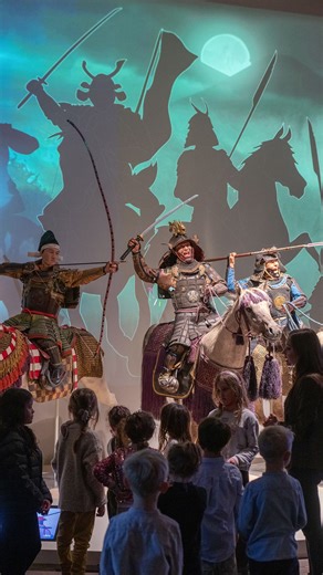 Why did samurai wear animals on their helmets? 🐉🦀 Our curator answers a question from a young visitor. Do you have a question about samurai? Send us your question in video form to info@samuraimuseum.de — our curator will answer it! #japaneseculture #samuraimuseumberlin