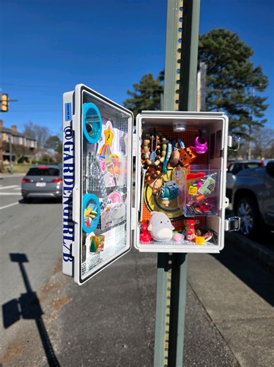 we are less then 30 away from 1k.... Im putting a brand new @minibrands in there when we get to 1k 😊 Stay on the lookout bc things go quick!! #minibrands #100k #trinkets #rvatok #rva