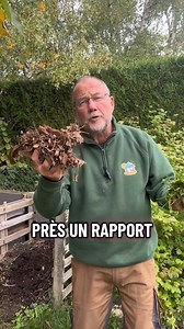 🍃🍂CARBONE / AZOTE🍃🍂 Vous êtes plus d’1M à avoir vu notre dernière vidéo sur le compost 🤩 et une question est souvent revenue en commentaire. C’est quoi le bon rapport entre carbone et azote ? Alors Christophe a fait une vidéo pour vous expliquer cela le plus simplement possible (ou pas…😂🤣) 💡Retrouvez le tableau des rapports carbone/azote par matière en cliquant ici : https://www.dropbox.com/scl/fi/dc7eom7snnxua0f4nul85/tableau-rapports.png?rlkey=116u3dygviii06r2ma3z6sdb5&st=cpmbgdvc&dl=0