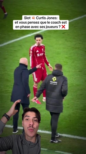 Arne Slot et Curtis Jones ont l’air de s’être prit la tête au cours du dernier match de Liverpool: vous voyez un coach proche de ses joueurs vous ? #arneslot #curtisjones #embrouille #liverpool #footballtiktok
