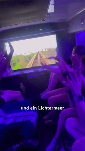 Kein GTA in unserer Tourbus-Lounge, dafür unser ganz eigener @helenefischer Karaoke-„VR“-Moment! 🎢