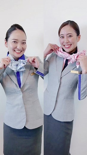 CAのスカーフは2種類🎀どちらがお好み🥰？#allnipponairways #スカーフ #スカーフ紹介 #花柄ブルー #花柄ピンク #CA #CabinAttendant #客室乗務員