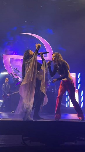 Evanescence 'Bring Me to Life' Performance with LZZY HALE in London