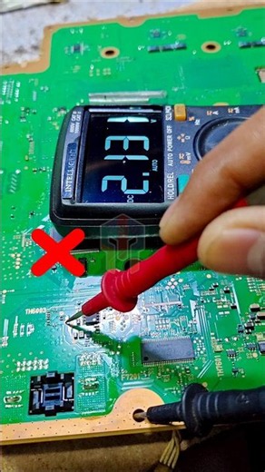 The 2.5V input voltage to the Bluetooth module drops, indicating a problem with the volt regulator