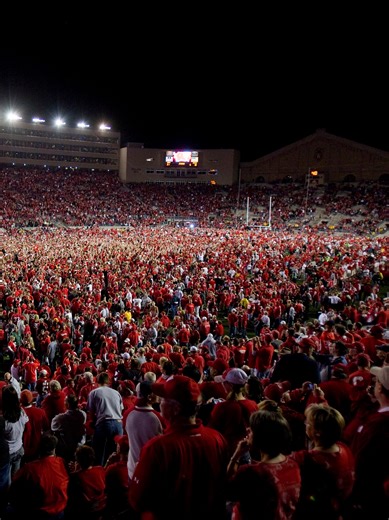 October 16th, 2010: It’s been 15 years since the last time Ohio State came to Camp Randall ranked No. 1. And well.. We all know what happened next. 😏 This #ThrowbackThursday take a look back at the madness in Madtown and get ready for this weeks Wisconsin Football showdown vs. No. 1 OSU. Were you there 15 years ago? 🎟️ | Tickets available for Saturday’s game here: https://uwbadgers.evenue.net/event/F25/F05 | Wisconsin Badgers