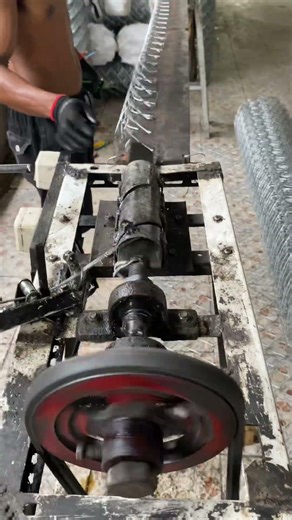 Simple machine and simple way in making harmonica wire fence..!!