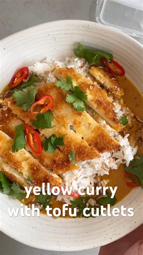 yellow curry with tofu cutlets 🍛: https://glow-diaries.com/yellow-curry/