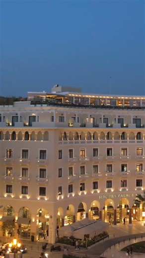 Wishing you #HappySunday with a glimpse of our exterior architectural majesty brimming with eye-catching classical details☀️ #ElectraPalaceThessaloniki #ElectraExperience #LuxuryLiving #ExteriorView | Electra Palace Thessaloniki