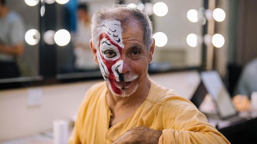 For Ghaffar Pourazar, a 63-year-old Peking Opera performer of British-American dual nationality, the legendary figure of Sun Wukong, or the Monkey King, has been a part of his identity for decades. Pourazar has spent the past three decades mastering Peking Opera, establishing himself as a rare foreign performer excelling in this traditional Chinese art, and earning the nickname "Western Monkey King" for his exceptional portrayal of the Chinese superhero from the classic novel "Journey to the Wes